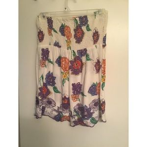 Strapless shirt with flowers